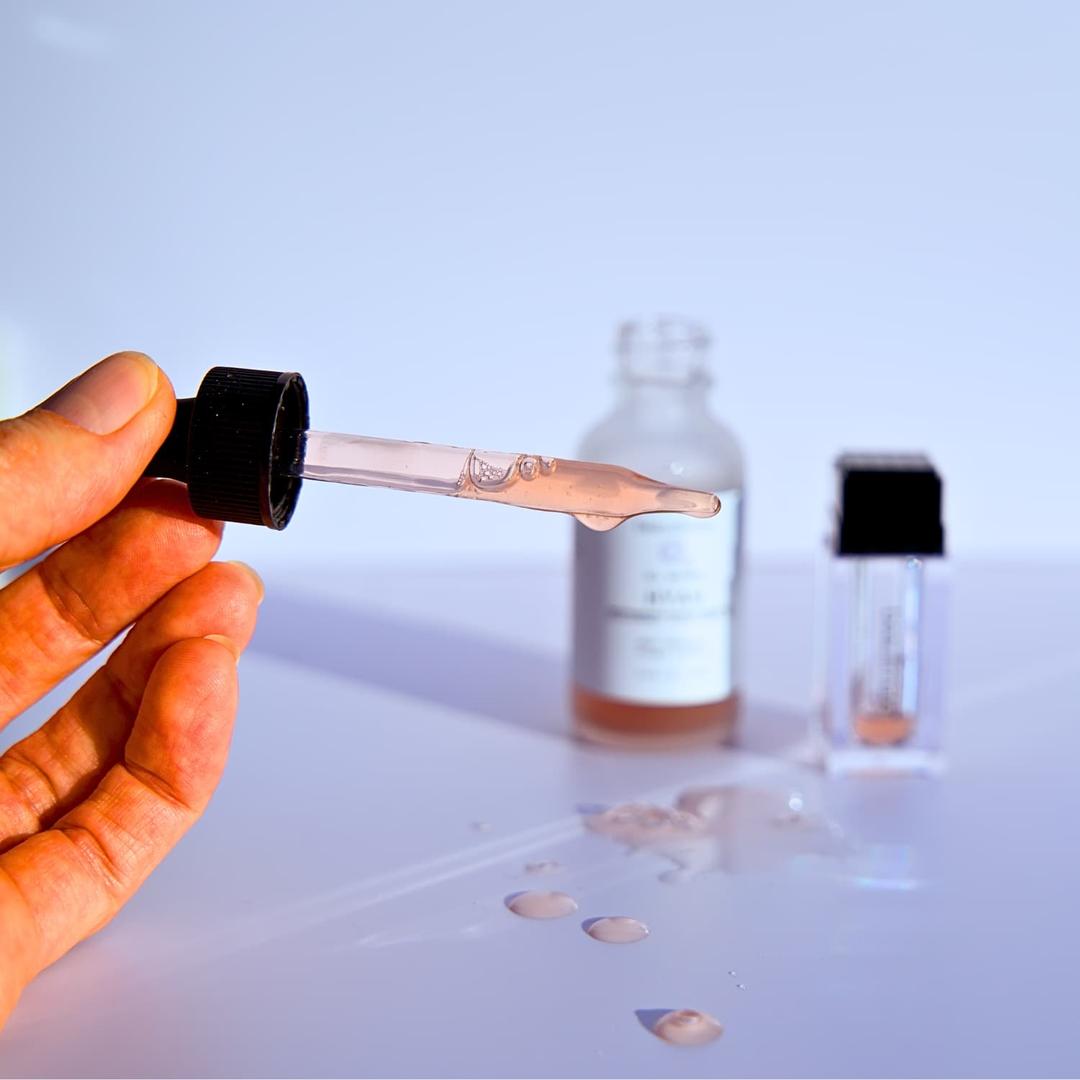 woman showing consistency of beautimate hyaluronic acid
