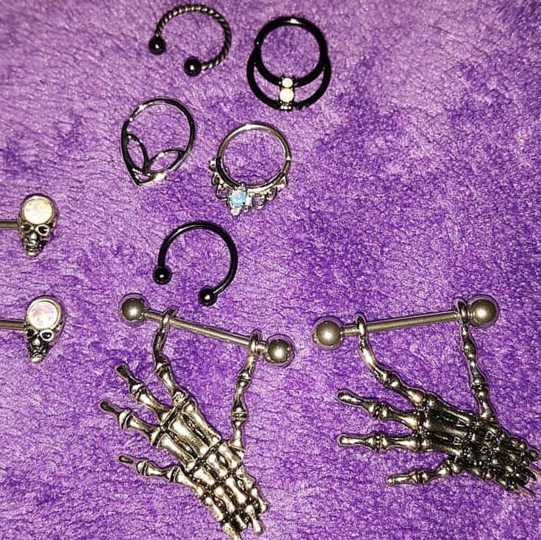 nipple jewelry