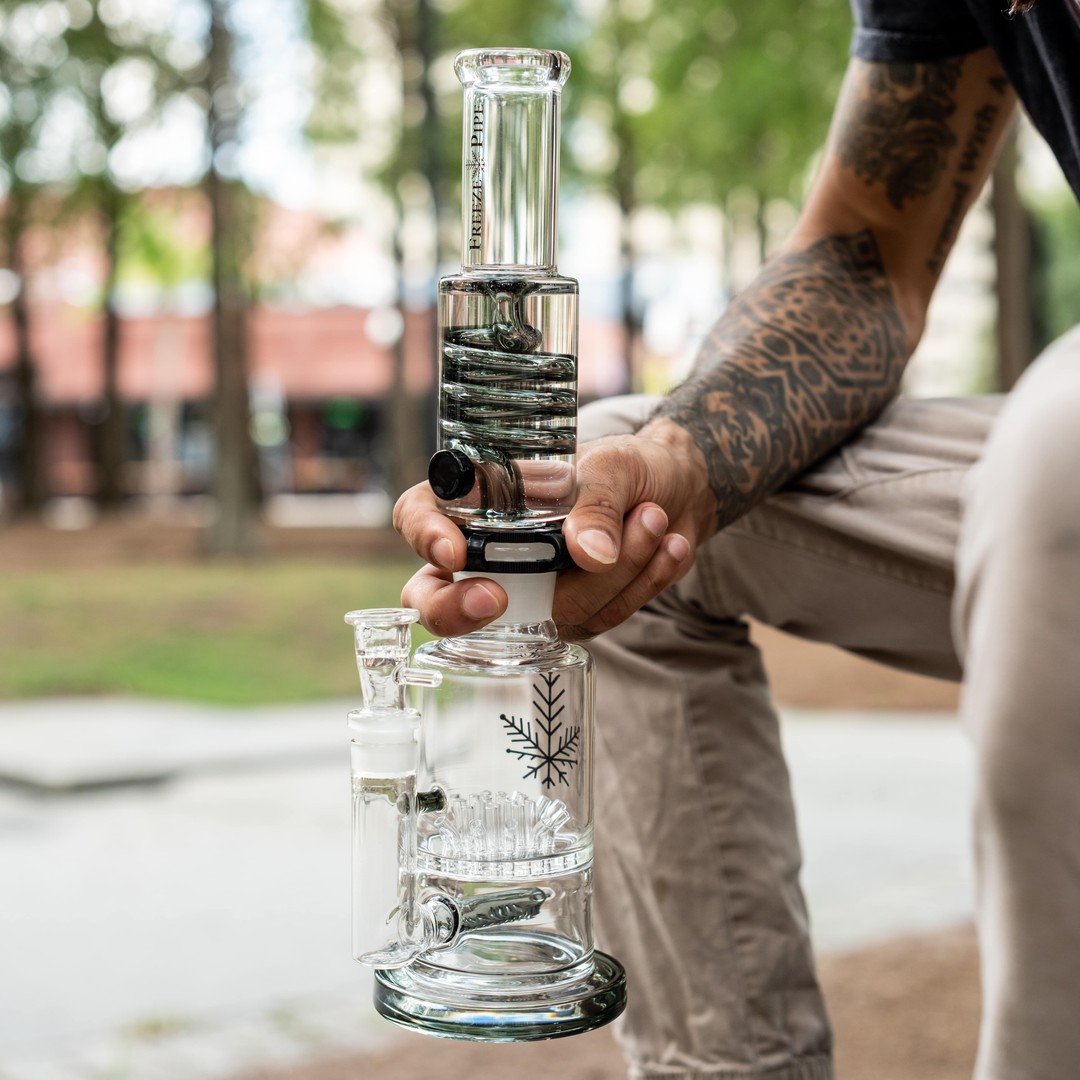 Buy Wholesale China 8 Inch Freezable Glycerin Glass Bong Smoking Water Pipe  Curved Neck Frozen Bongs & Freezable Glass Water Pipe at USD 5