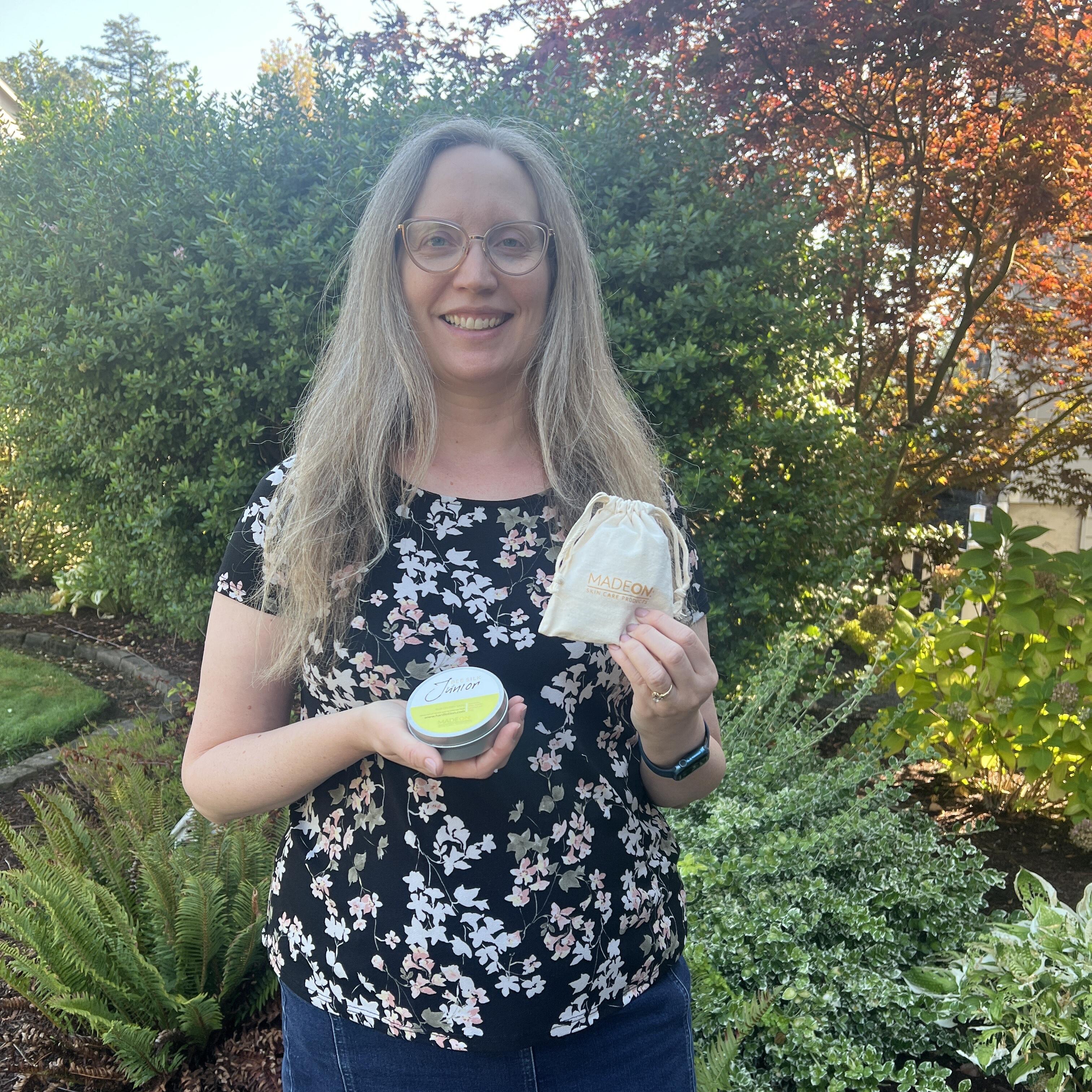 Customer holding Beesilk Jr