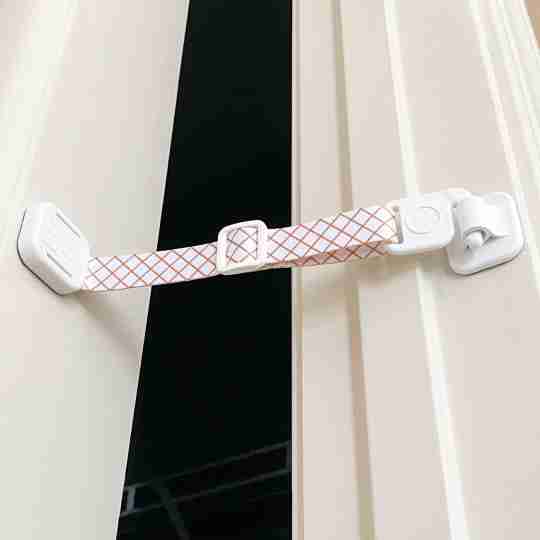 door strap for cats for dog proofing