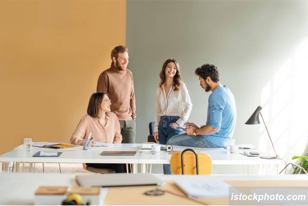 bersosialisasi, cara menjaga kesehatan mental, kesehatan mental dalam bekerja