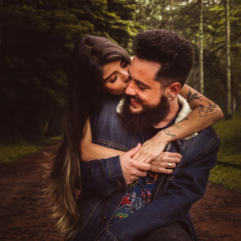 Can You Kiss With A Lip Piercing? How to Kiss With A Lip Ring