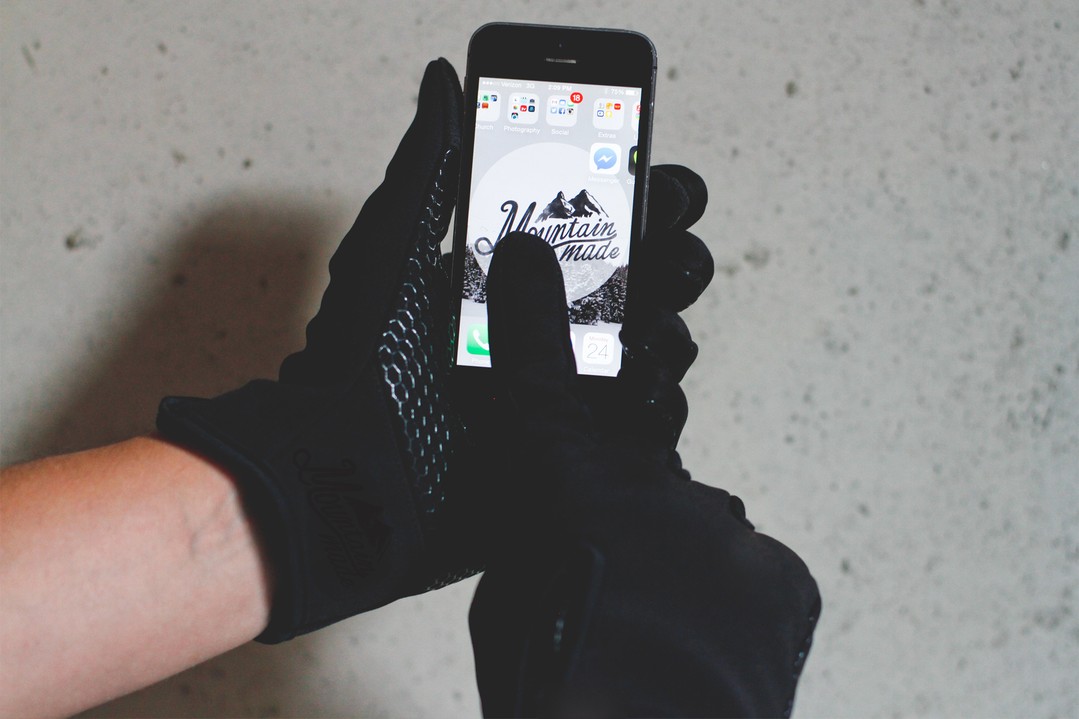 Touchscreen Black Genesis Cold Weather Gloves Using Phone