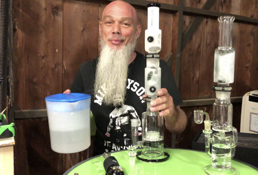 southerndabber with freeze pipe bong