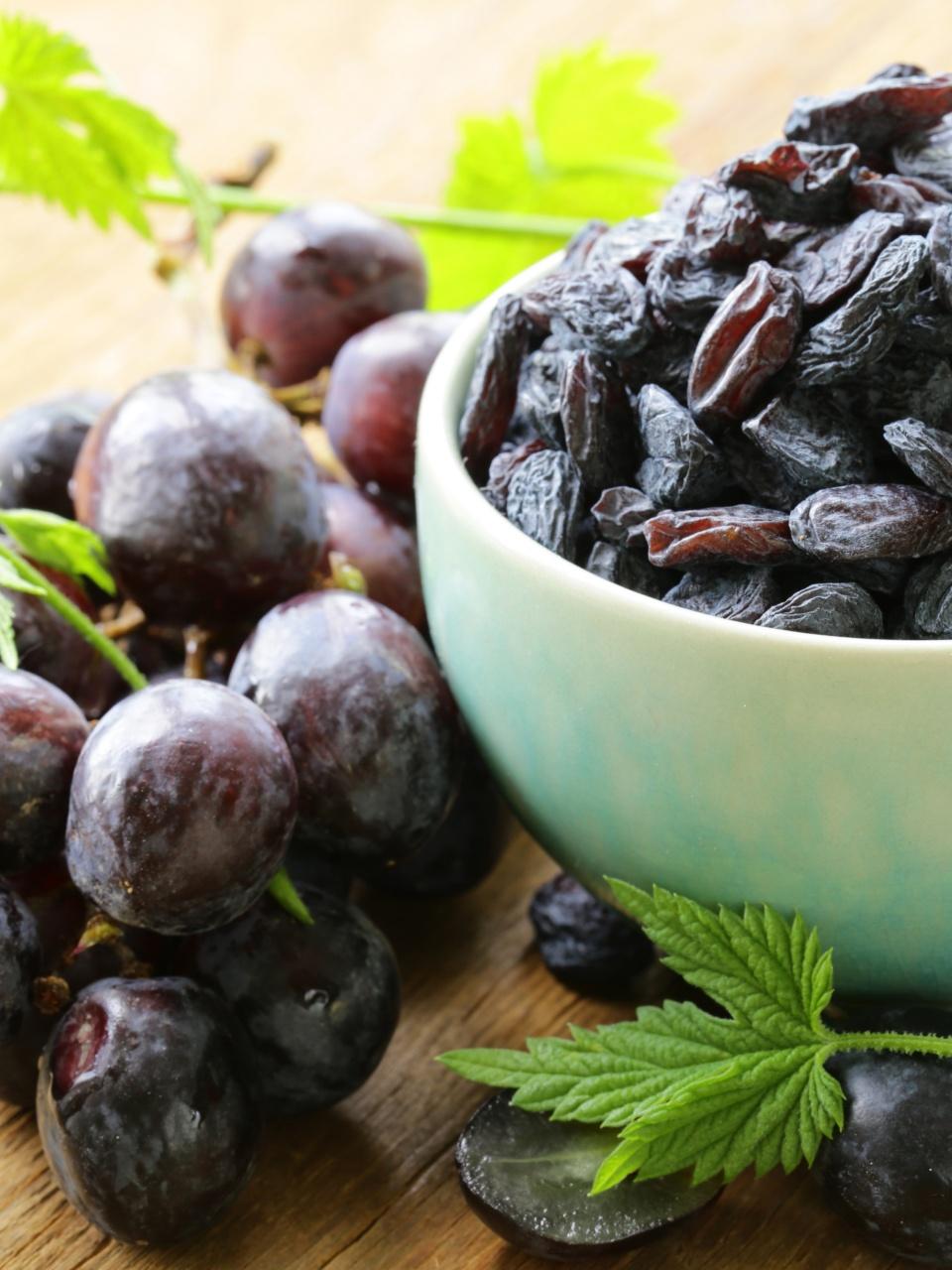 Dried black grapes and raisins