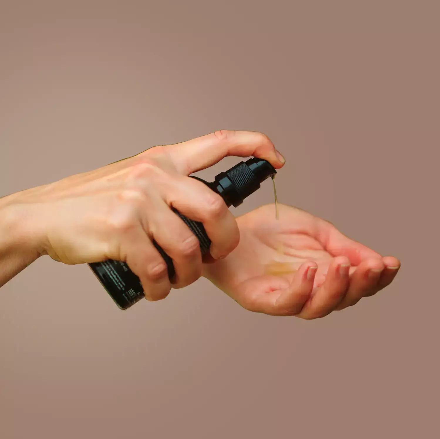 STEP 2: Pump some drops of Balaayah on your hand.