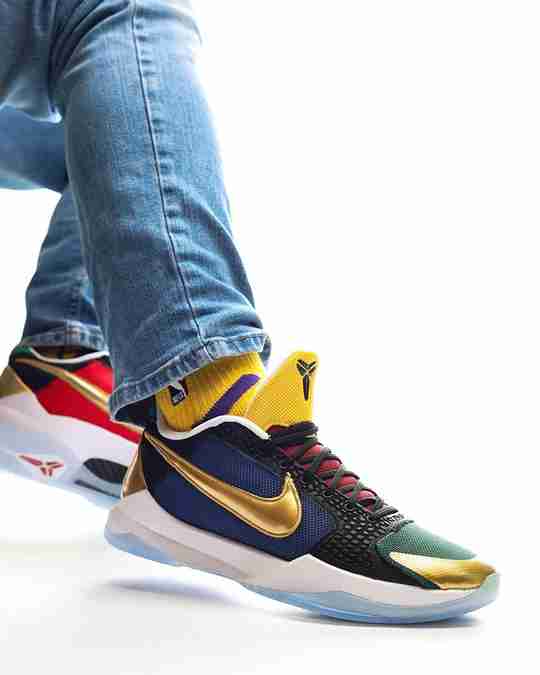 Kobe 5 Photo by Bruce Ha