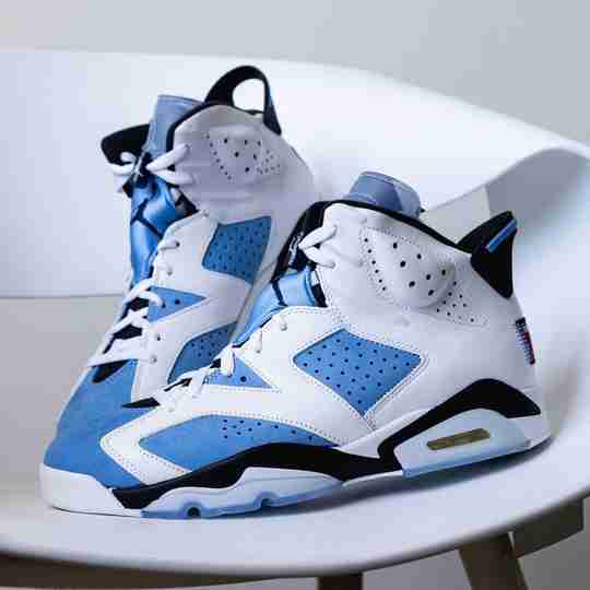 Air Jordan 6 UNC