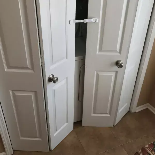 babyproofing bi-fold doors with a door buddy door strap