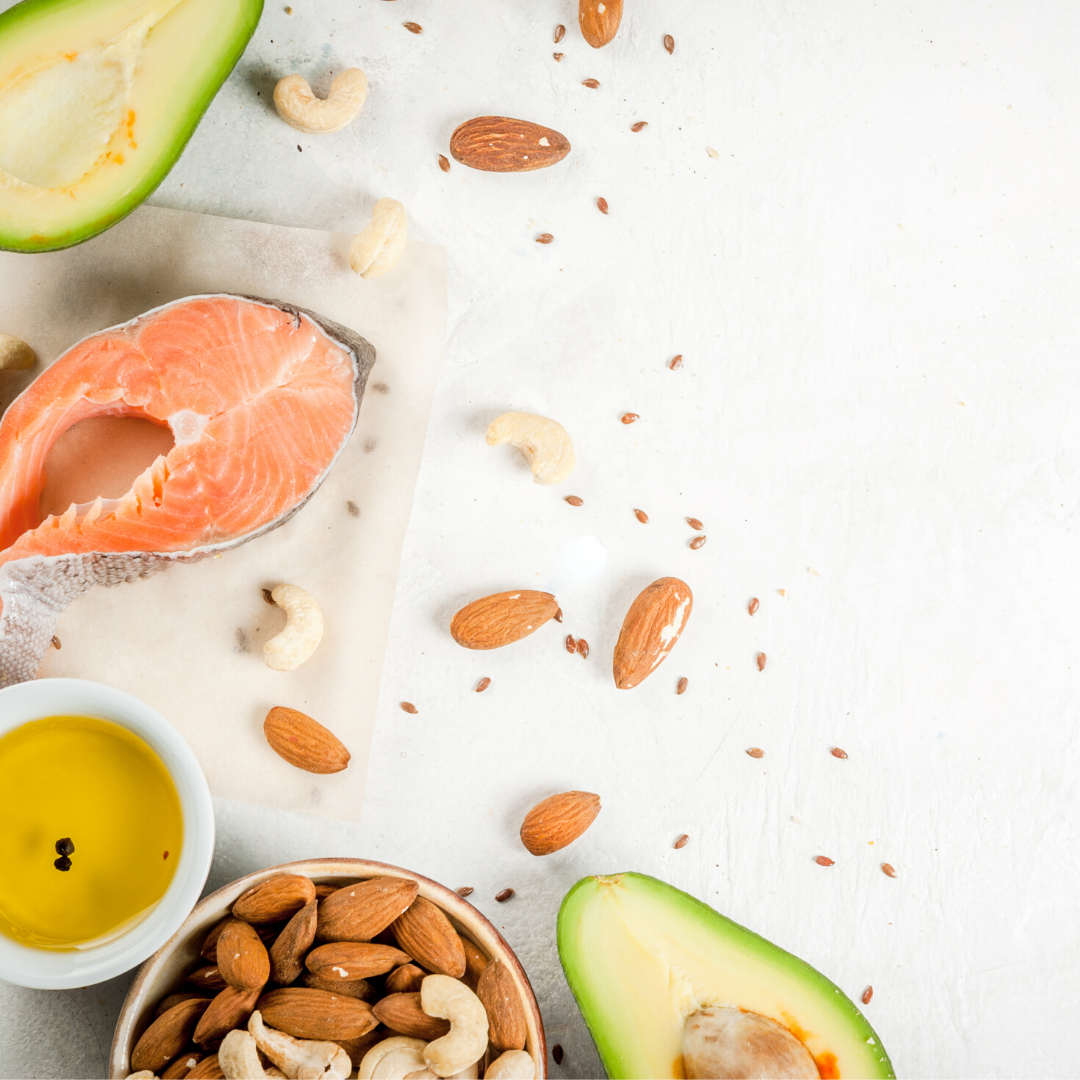 Salmon with avocados and almonds