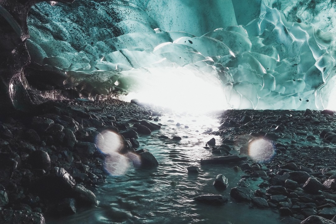 Mendenhall Ice Caves, Juneau, United States: One of the best romantic getaways for couples who love nature.