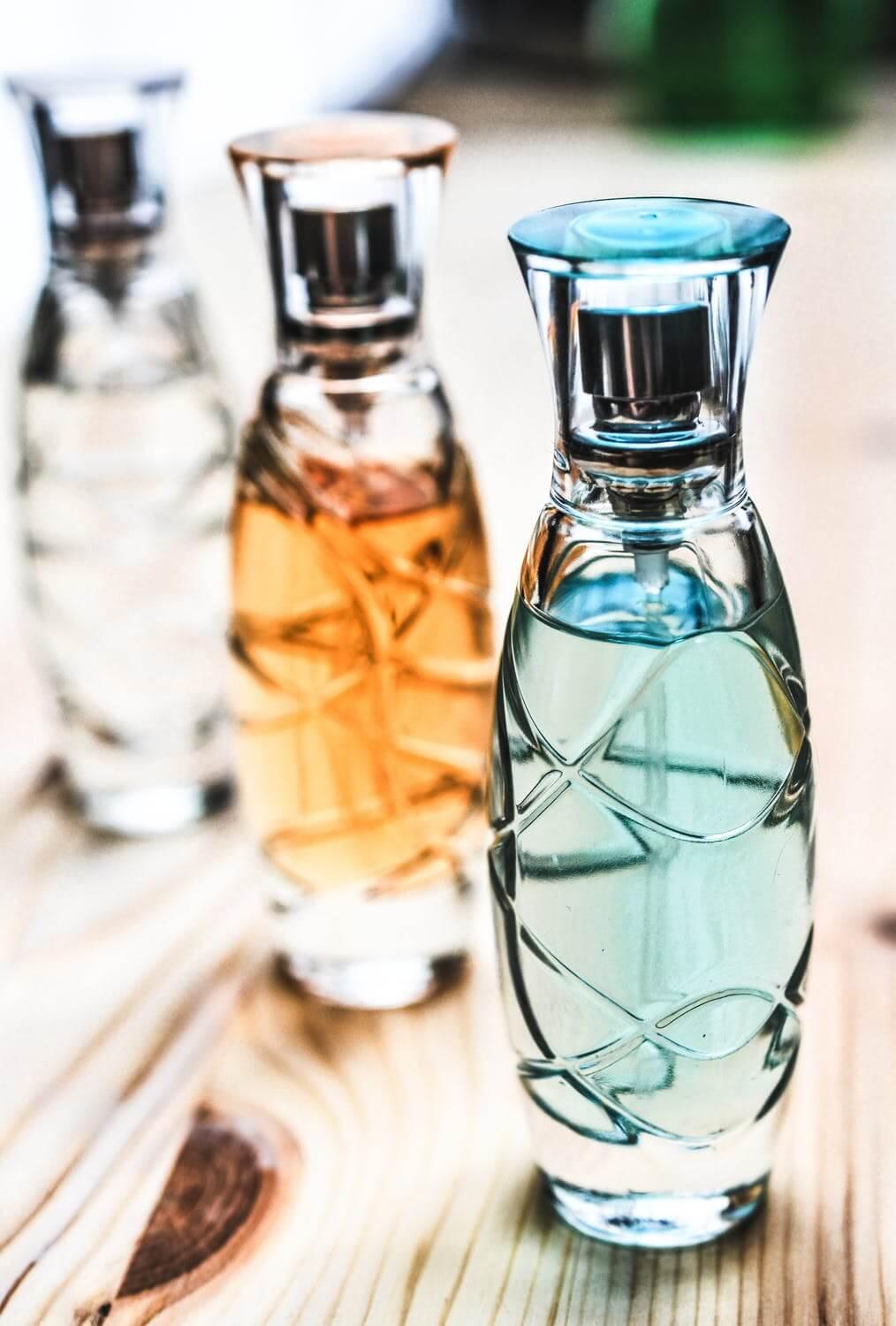 Keeping the modern western user in mind, iYURA Kesaradi® Oil has been designed to be light and gentle on the skin. It moisturizes, brightens and nourishes your skin in just 3 morning drops, daily. Ayurveda's most potent face oil!