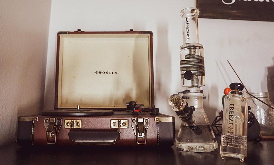 Freeze Pipe Bong and Bubbler