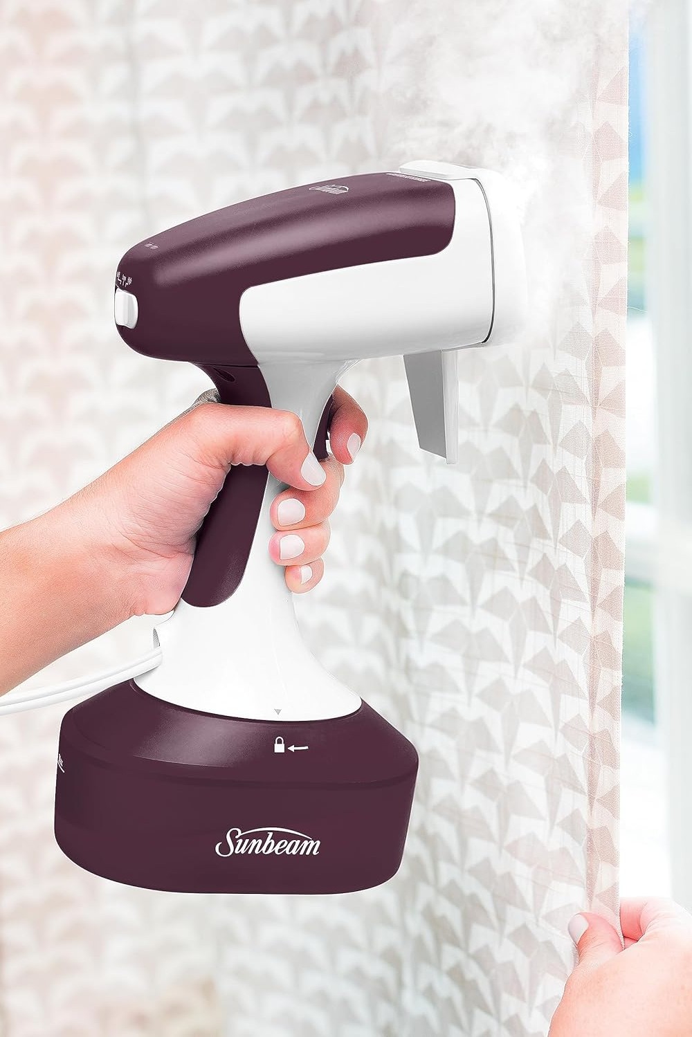 7. Sunbeam SG1000 Power Garment Steamer