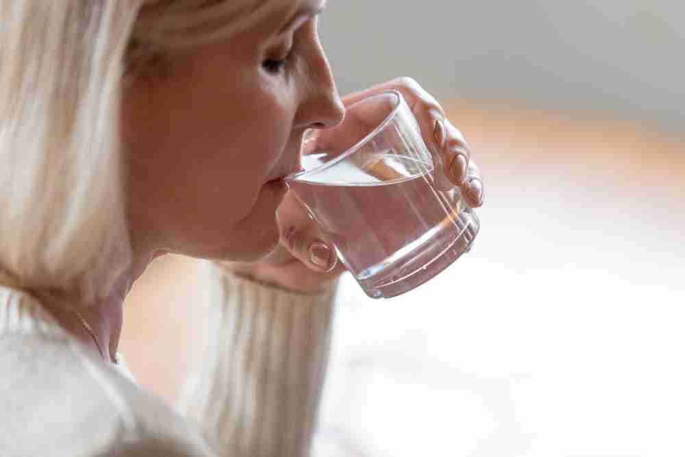 Drinking water helps reduce menopause