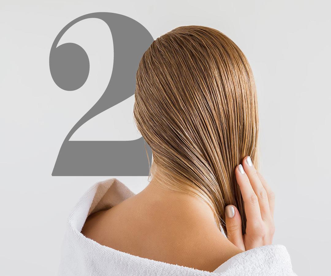 Una sana dose di idratazione per domare i capelli secchi e donar loro vitalità e brillantezza.