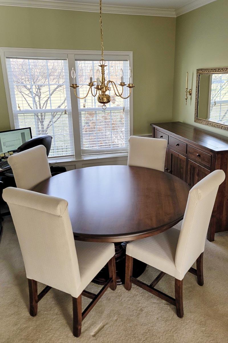Round Maple Dining Table (Foles)