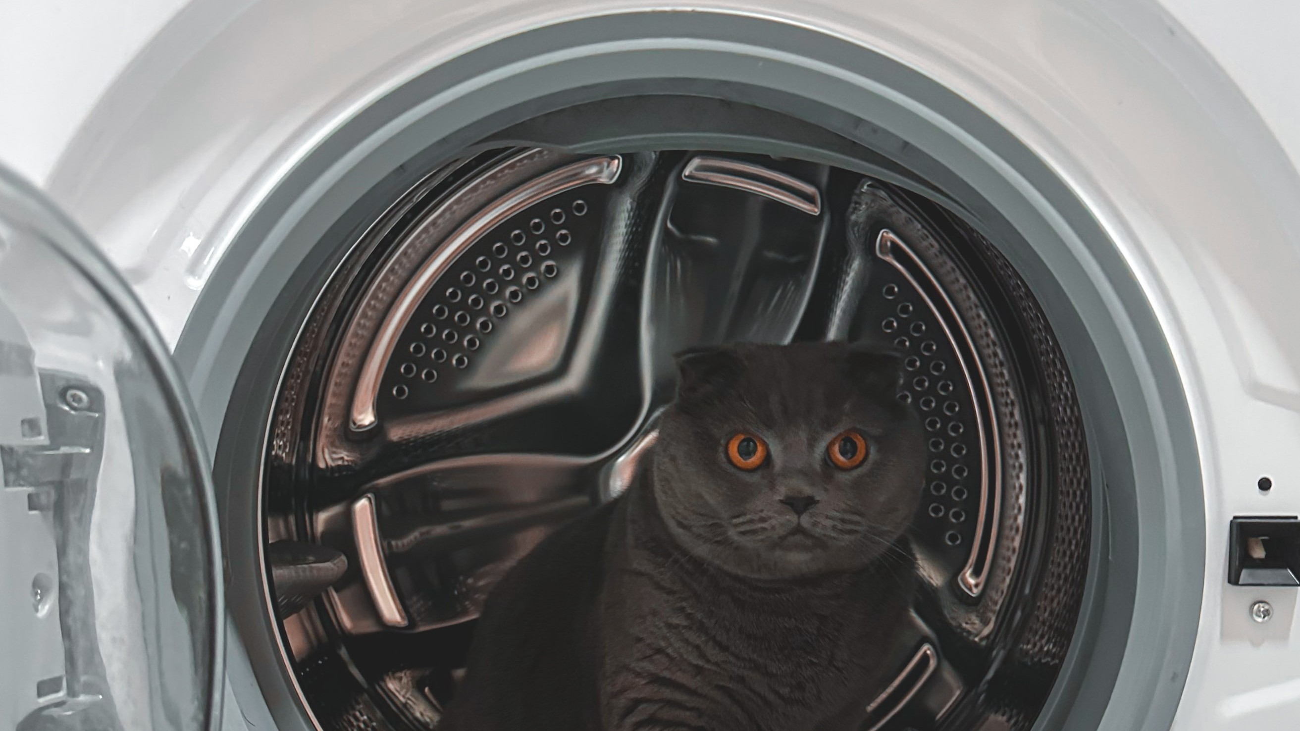Don't Overload the Washing Machine to prevent smelly clothes