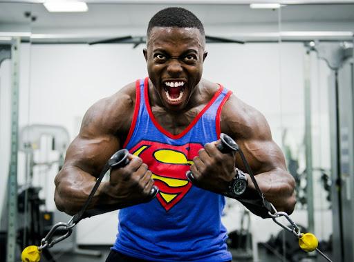 guy flexing while working out