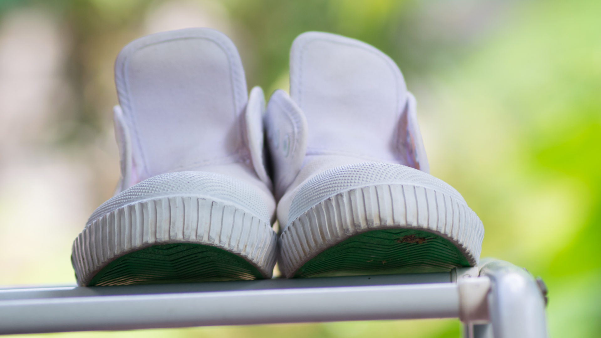 How to Wash Shoes Drying Your White Canvas Shoes Properly