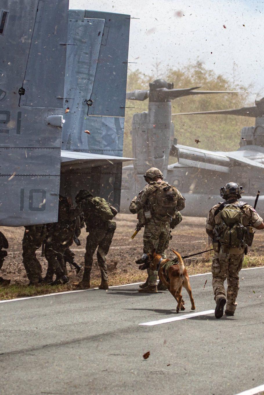 mpc lenny with soldiers and helicopters