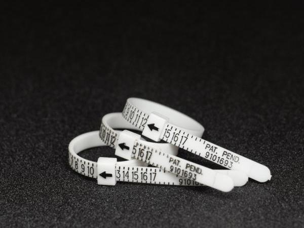 Before purchasing a beveled ring, you will need to find your ring size