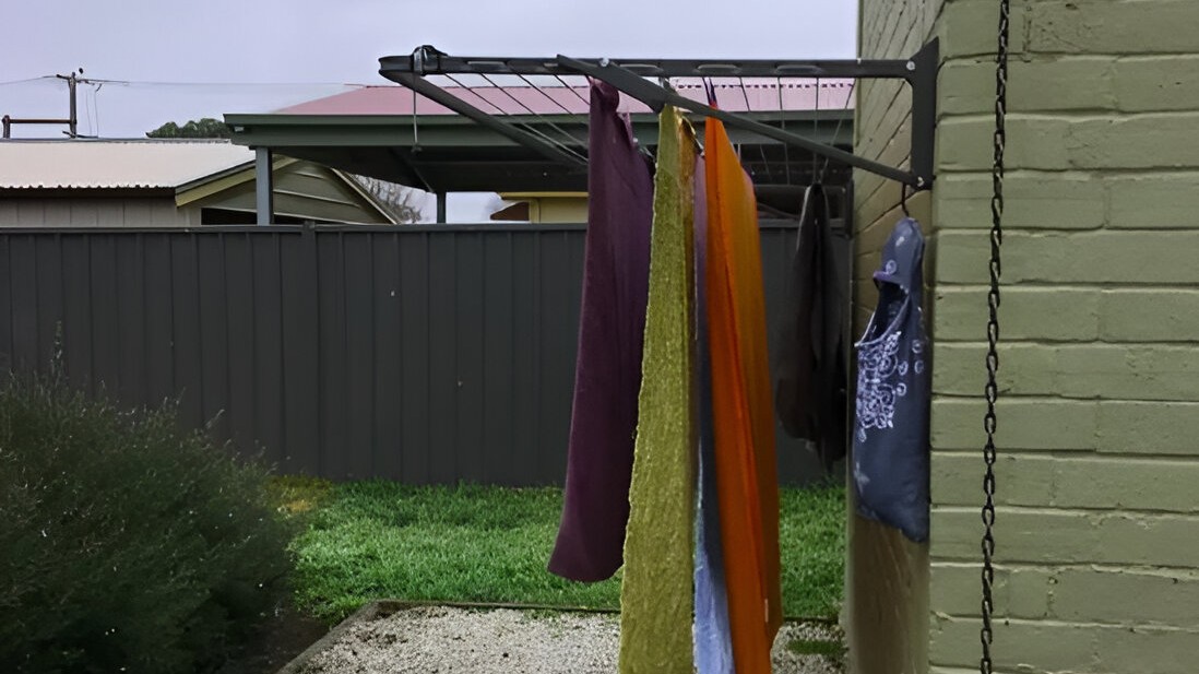 Austral Compact 39 Clothesline Review Space Efficiency