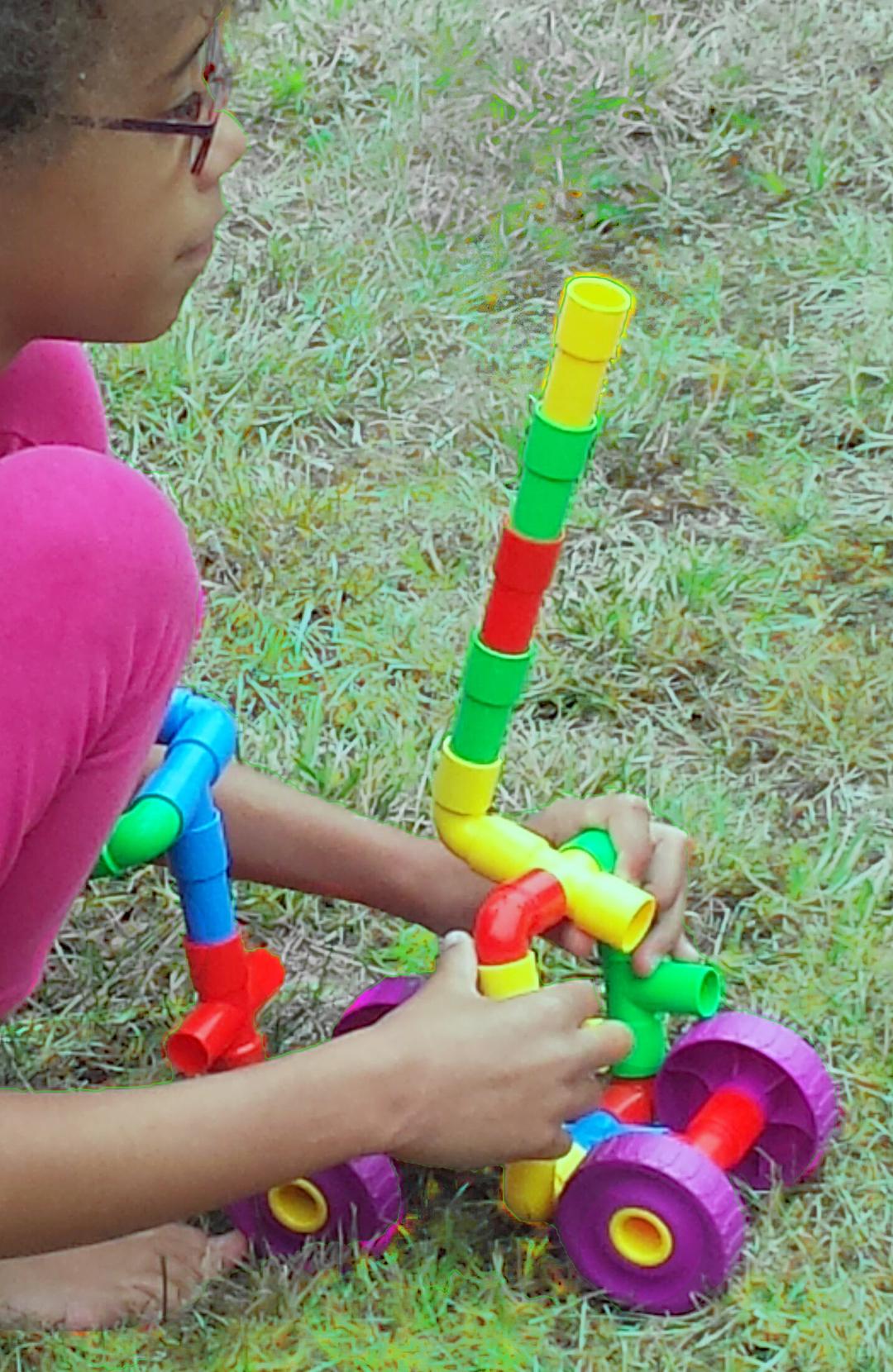 kids building toys