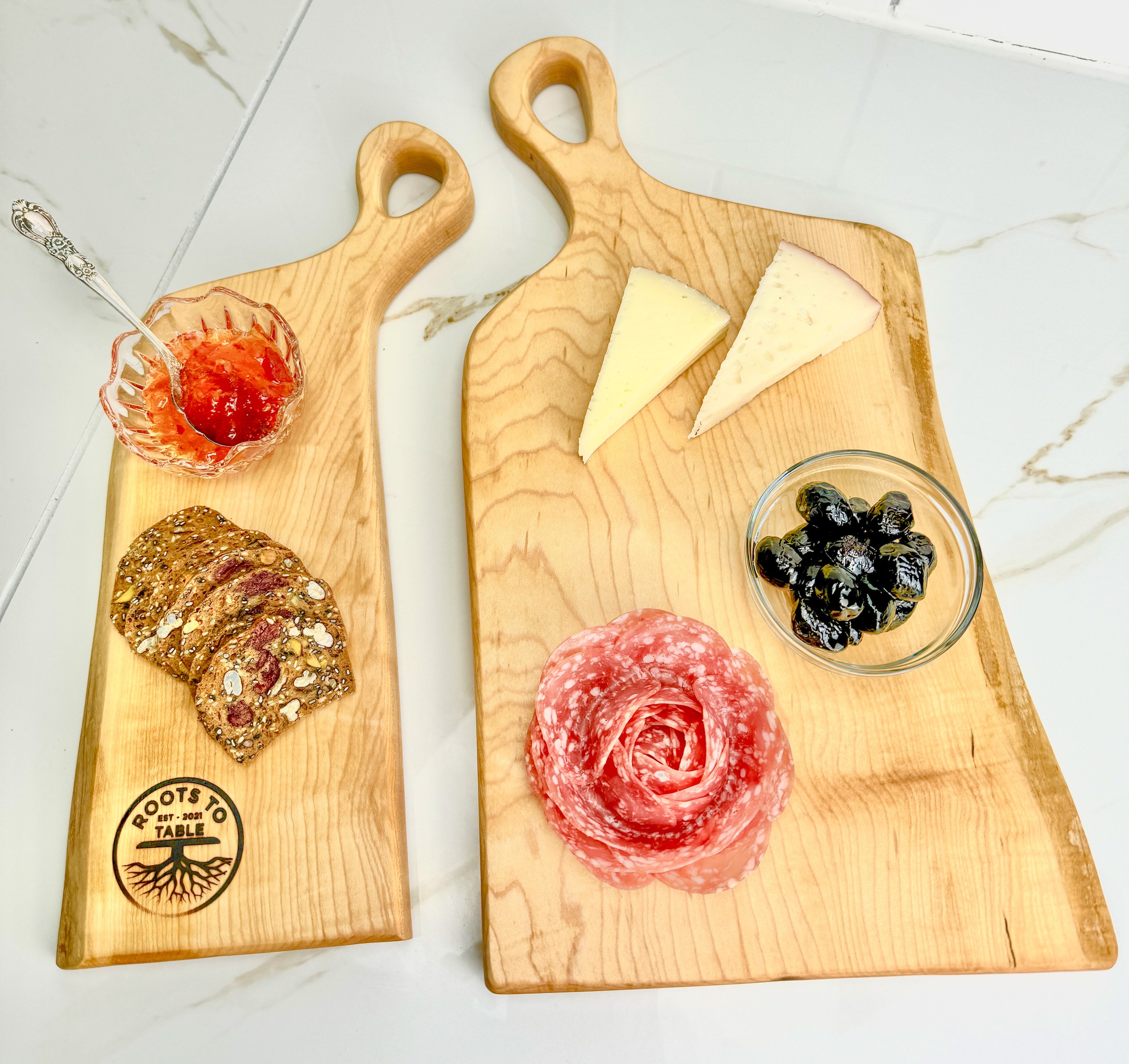 The nestling timbers charcuterie board with an assortment of foods on it