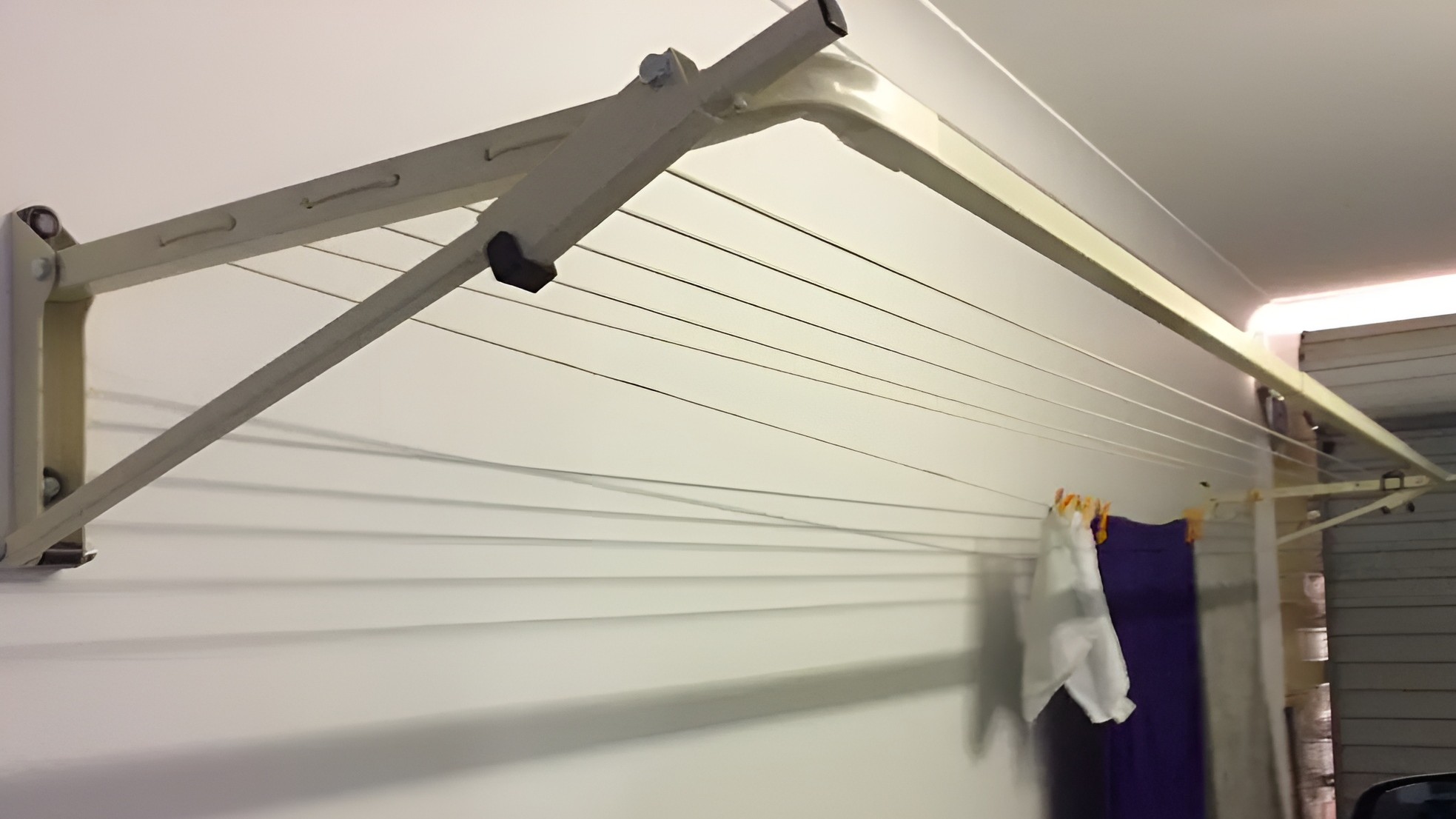 Fold Down Clothes Line for King Sheets Consider the Number of Lines and Line Space