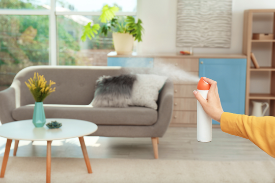 Spray air freshener at home