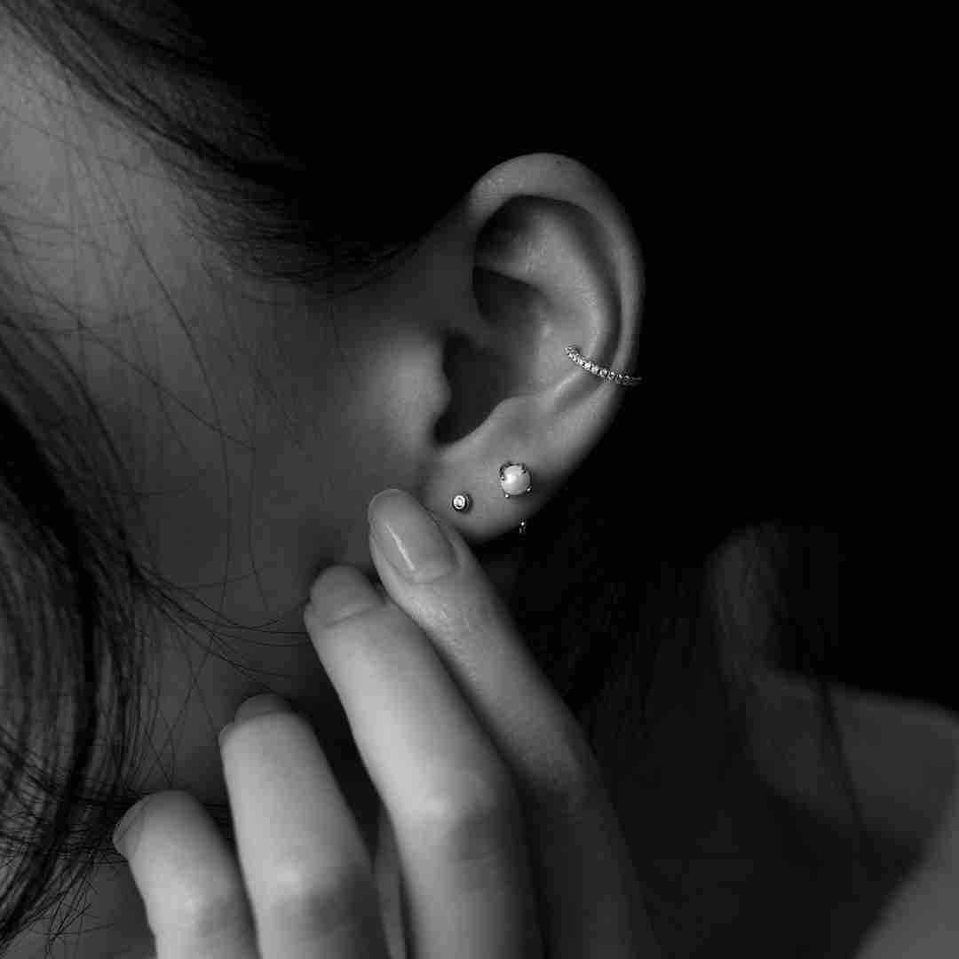 cartilage earring conch piercing helix tragus