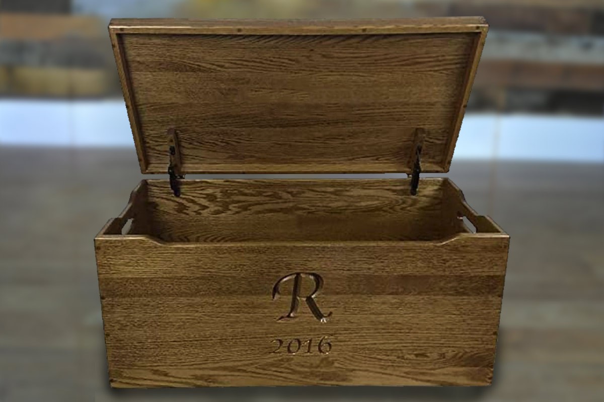 Open solid wood chest, engraved R