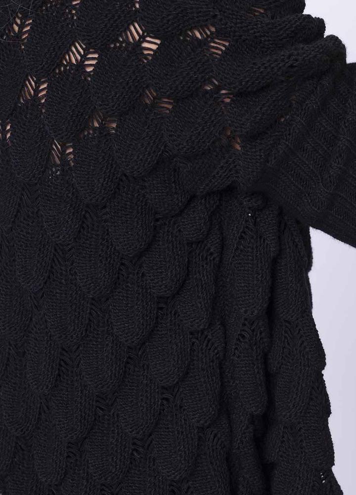 Wave Chunky Jumper in Black