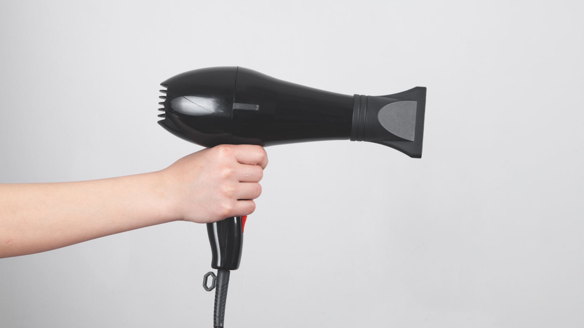 How to Reduce Wrinkles on Laundry Use a Hair Dryer