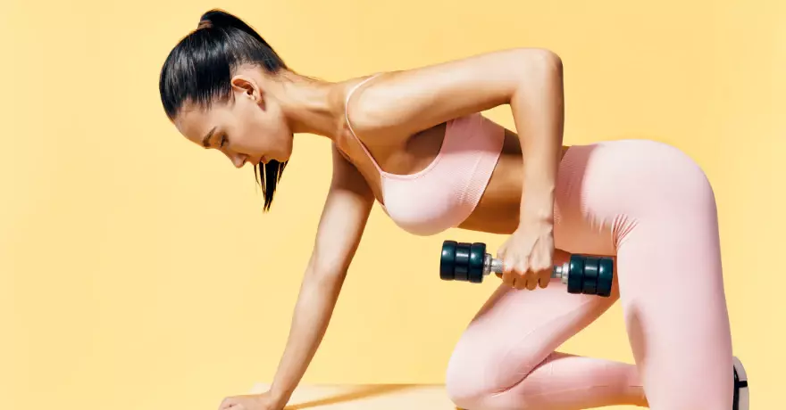 girl lifting weight on bench
