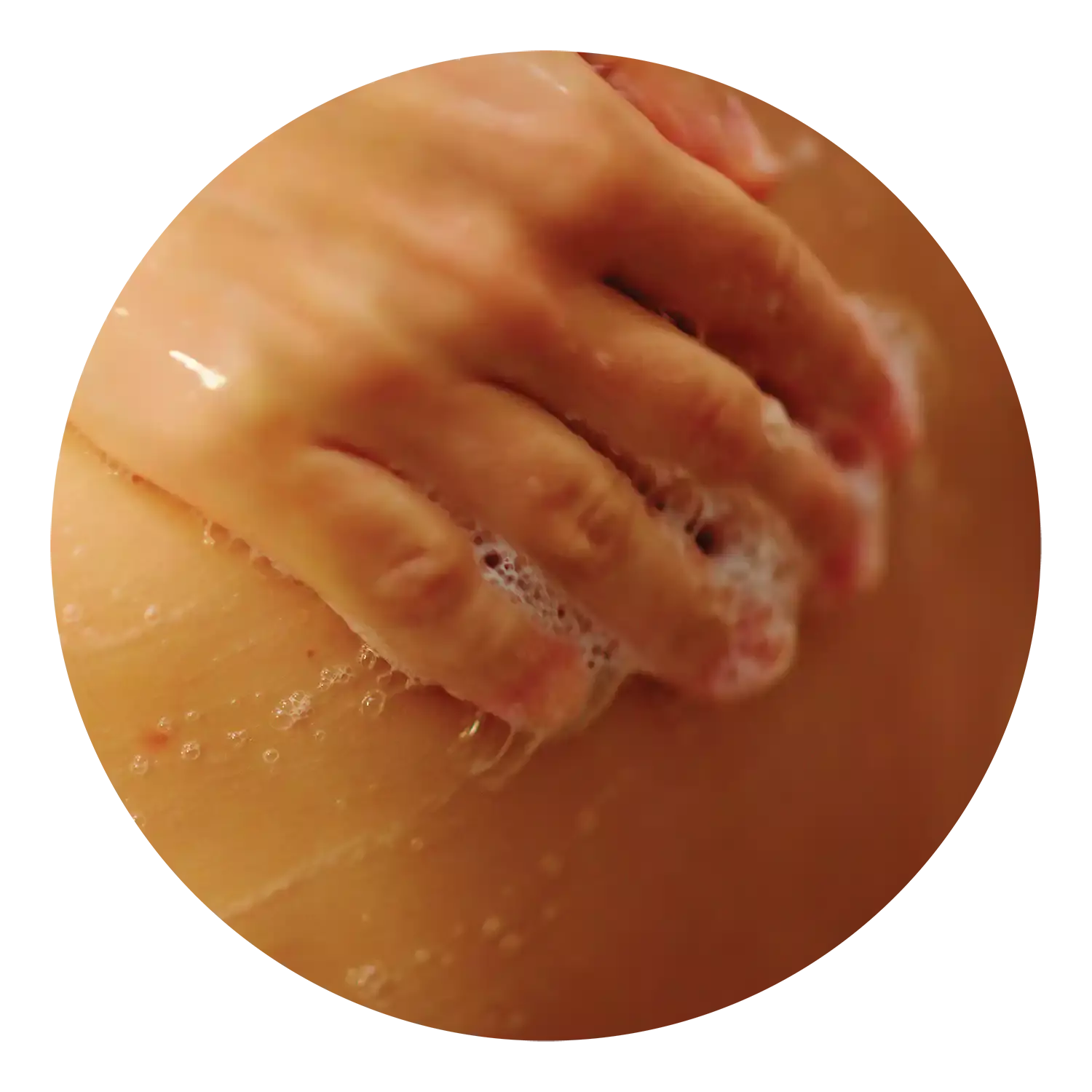 Work the product into a luxurious yet subtle lather as you gently massage it onto wet skin in circular motions.