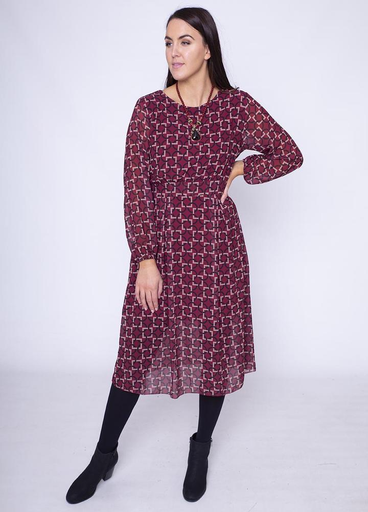 Single Pleat Chiffon Dress in Wine