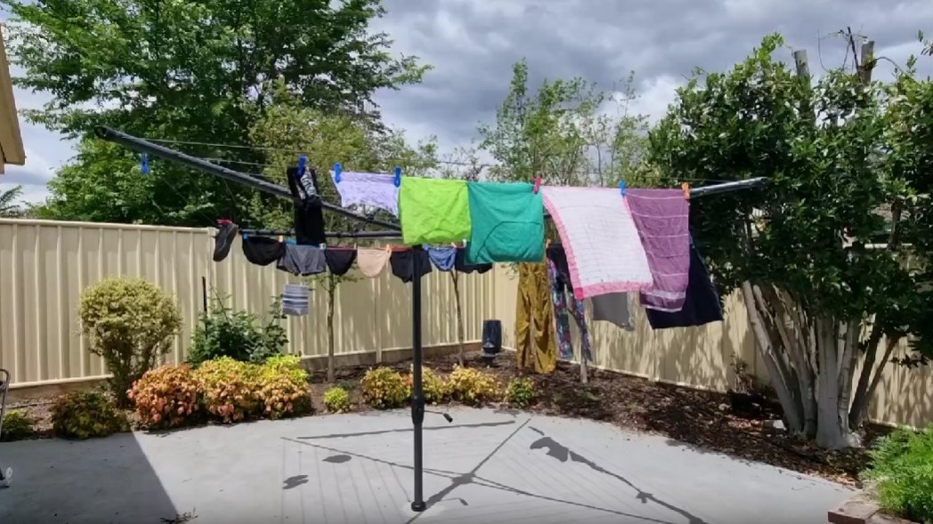 Hills Hoist 8 Line Rotary Clothesline Review: The Best Made Even Bette –  Lifestyle Clotheslines