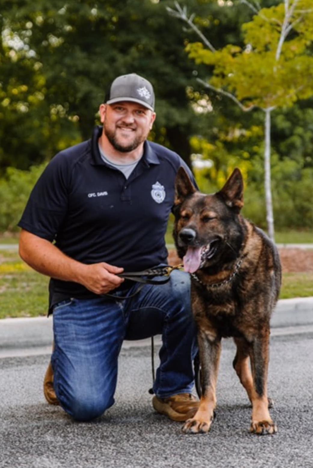 k9 marek 321 with handler