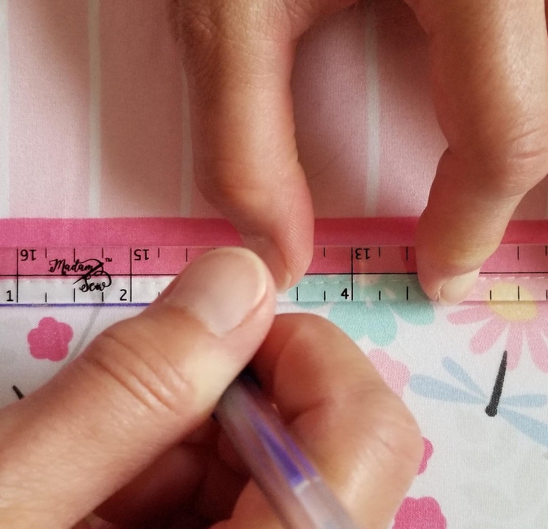 Making 1/4" marking on a quilt top using a Quarter Inch Patchwork Ruler "QIP"