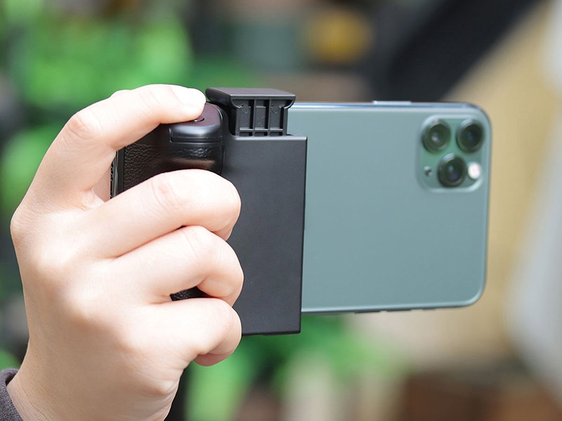 Person holding mobile phone recording with iOgrapher Grip for Smartphones