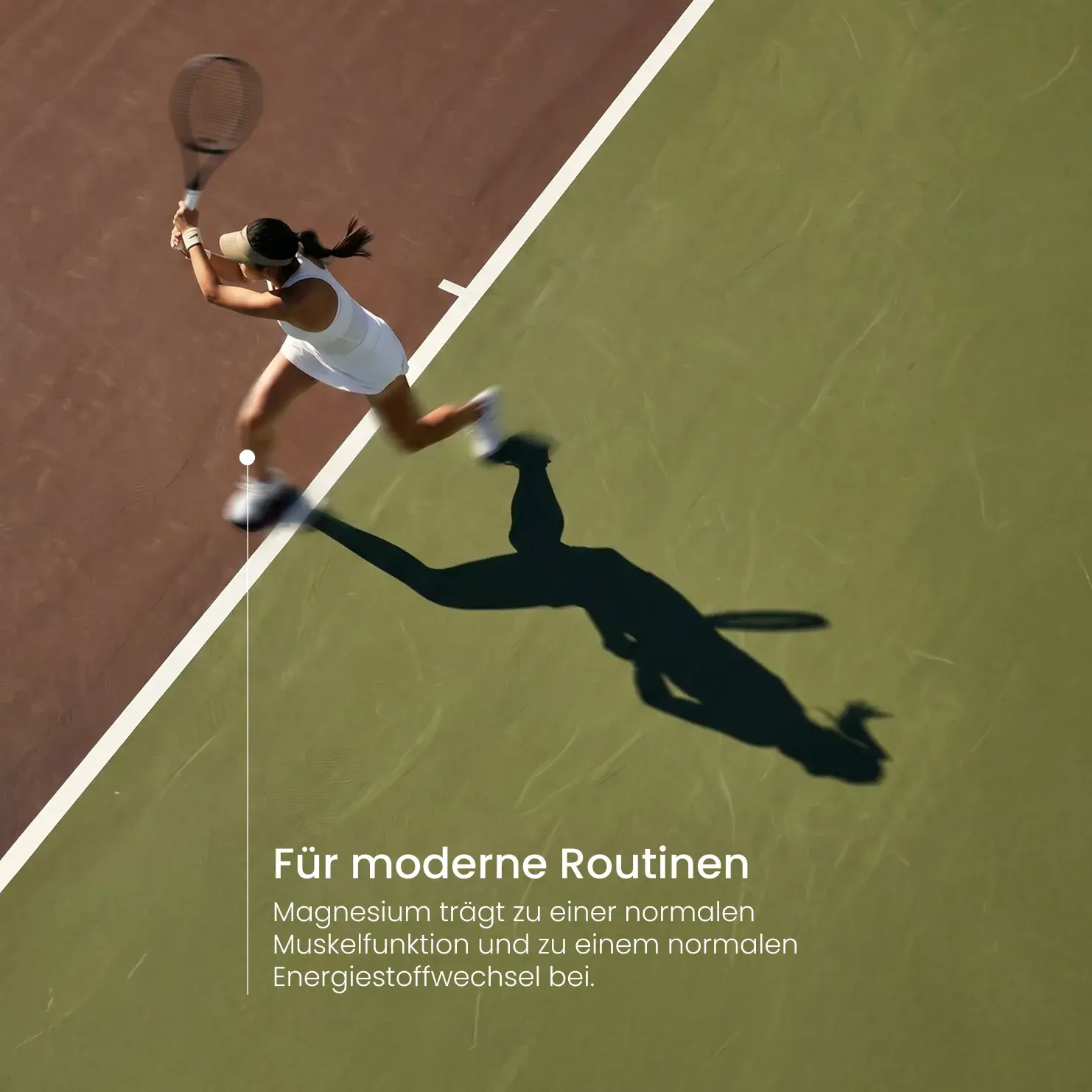 Eine Tennisspielerin in einer dynamischen Bewegung auf dem Platz unterstreicht die Bedeutung von Magnesium für die Muskelfunktion und den Energiestoffwechsel.