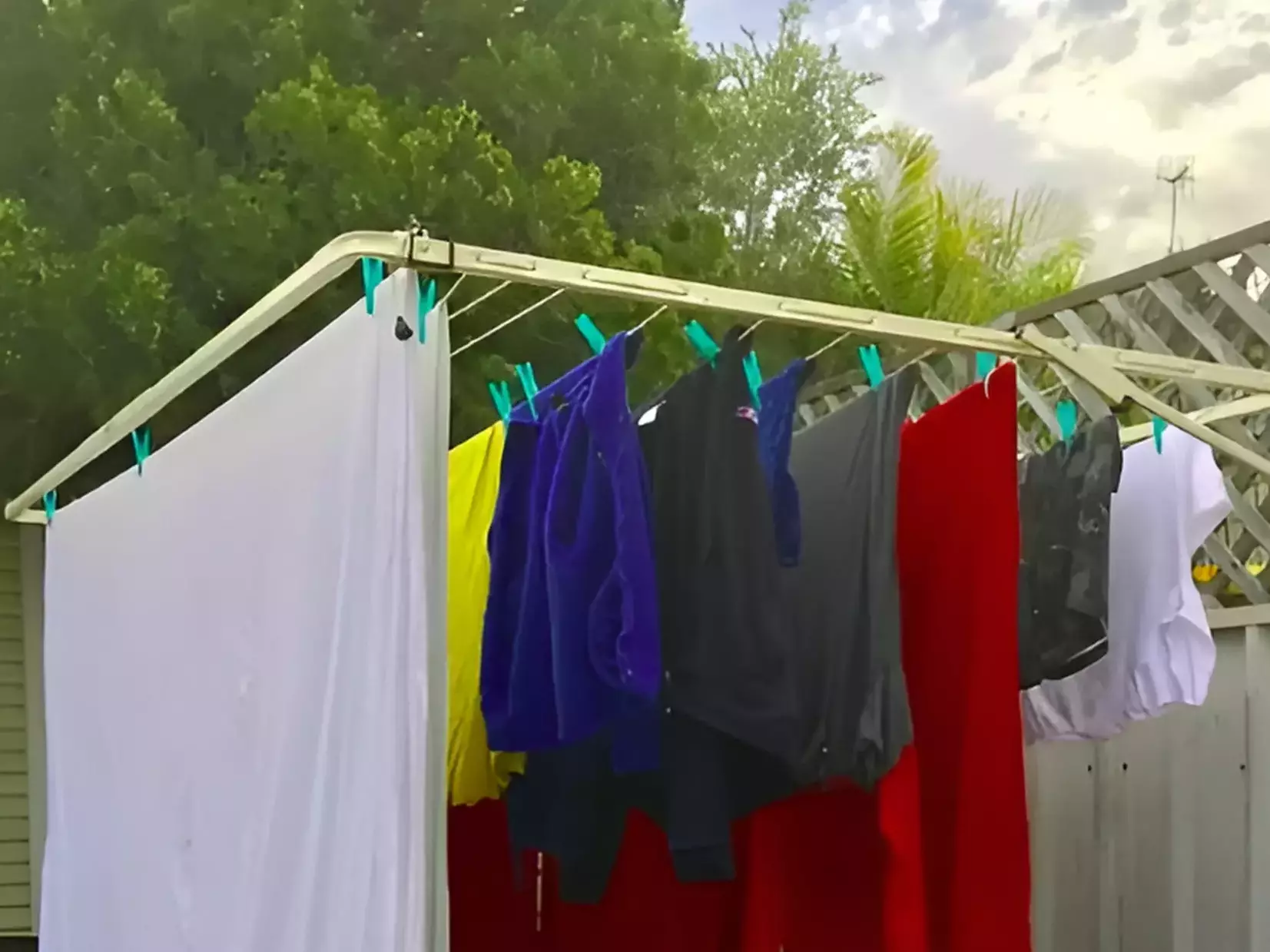 8 Greatest Fold Down Clothesline Options in Australia Right Now