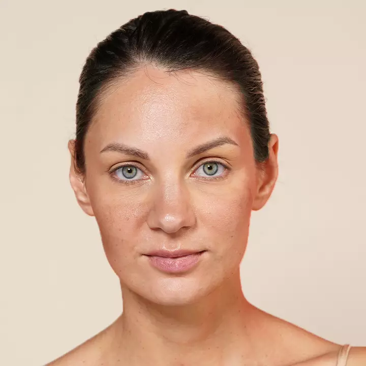 applying serum to belly