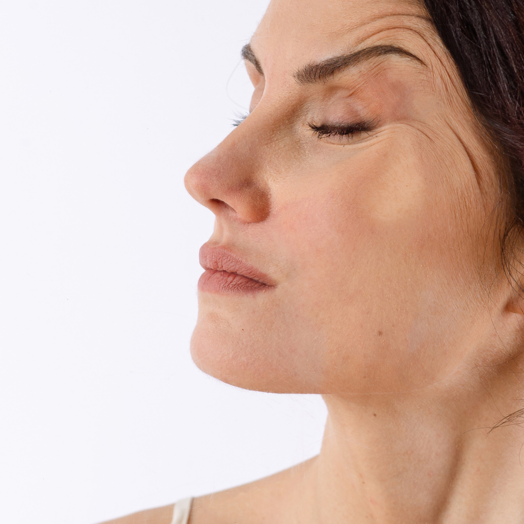 How to Prevent Sleep Wrinkles (5 Easy Tips)