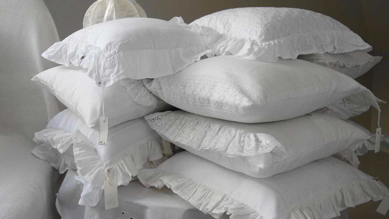 How to Wash and Clean Pillows Without Washing Machine The Easy Way