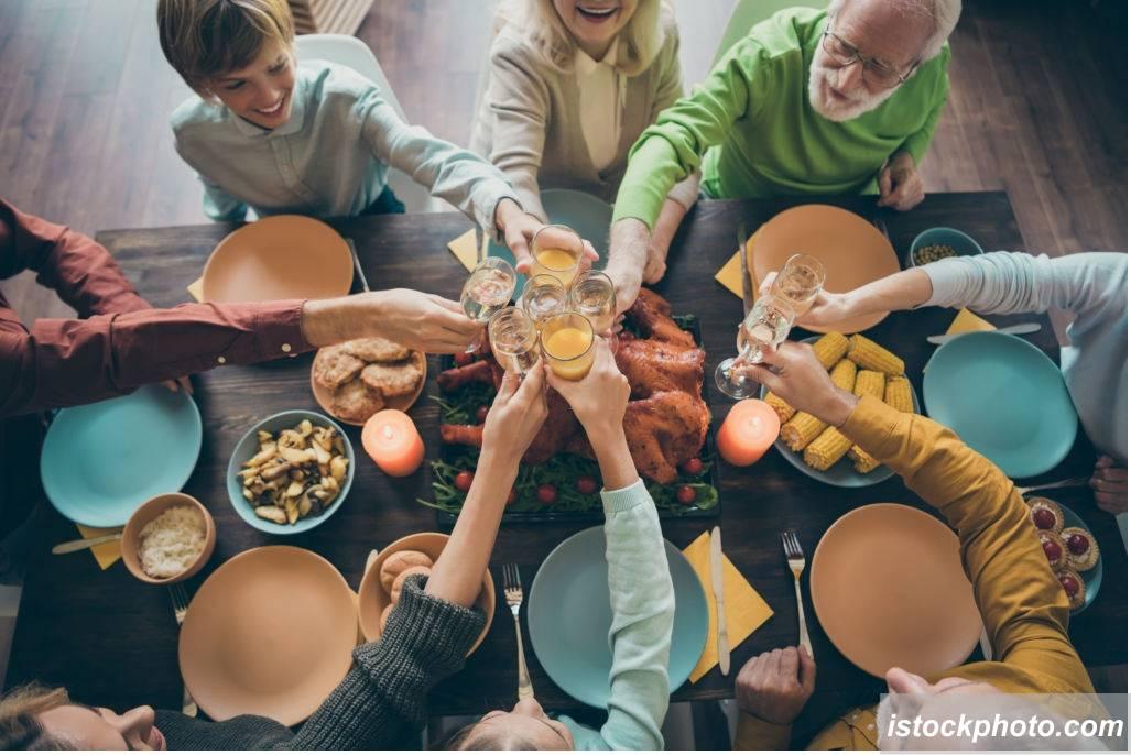 makan bareng keluarga besar, foto ala liburan, foto liburan di rumah, foto makan bareng keluarga