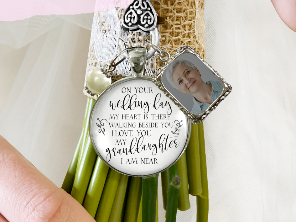 12 Tips When Choosing a Wedding Bouquet Memorial Charm